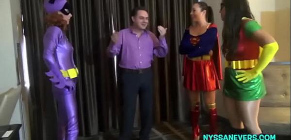  SUPERHEROINE BALLBUST!